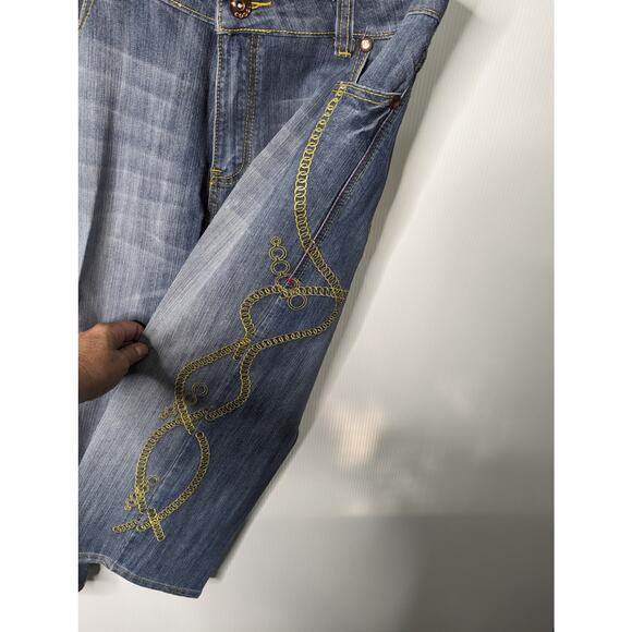 Coogi Cropped Light Wash Jeans Gold Link Embroidered Design Size 18 - Picture 7 of 12
